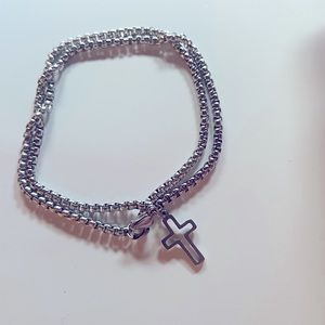 Unisex silver bracelet with cross charm